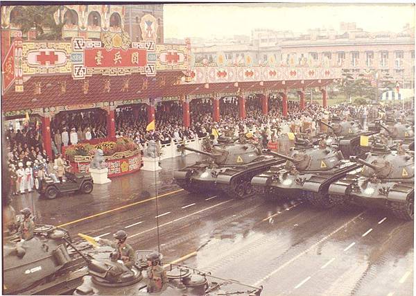 民國67年國慶閱兵任戰車營營長.jpg