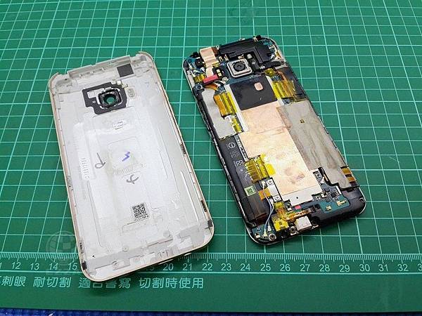 hTC M9 泡水不開機.jpg hTC M9 泡水不開機.jpg