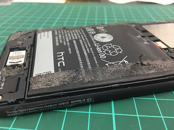 Htc 816電池膨脹.jpg Htc 816電池膨脹.jpg