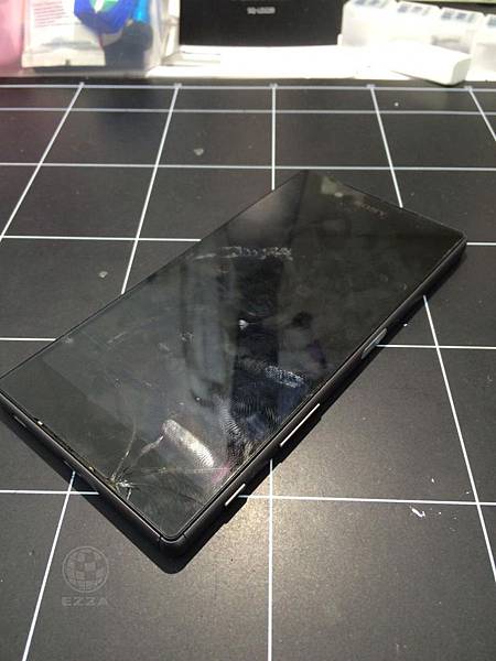 SONY Z5也摔破了!!.jpg SONY Z5也摔破了!!.jpg