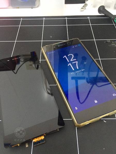 SONY Z3+ 左下一條疤.jpg SONY Z3+ 左下一條疤.jpg