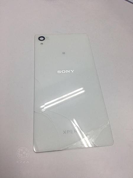 Sony Z2 背蓋破裂.jpg Sony Z2 背蓋破裂.jpg
