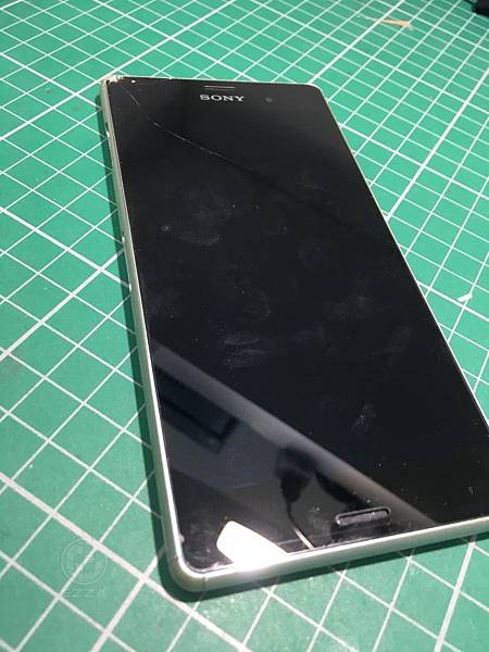 sony z3面板破裂.jpg sony z3面板破裂.jpg