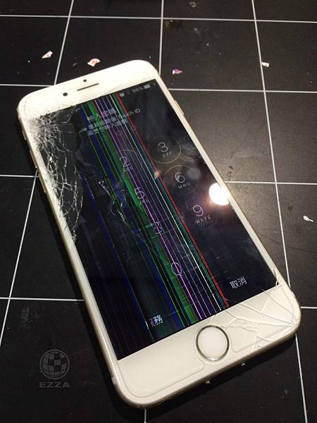 IPHONE6 摔機後出現彩虹.jpg IPHONE6 摔機後出現彩虹.jpg