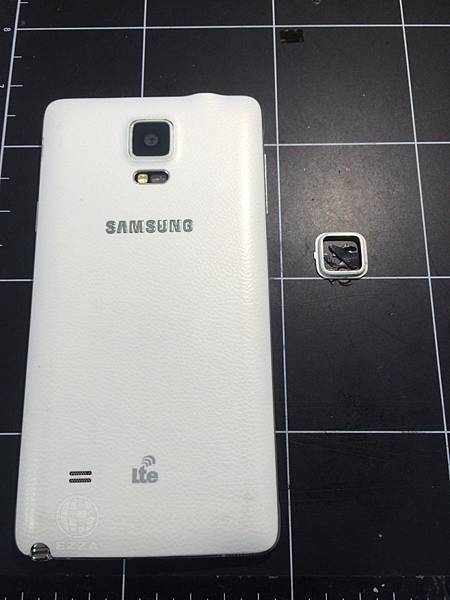 NOTE4 鏡頭玻璃蓋破碎.jpg NOTE4 鏡頭玻璃蓋破碎.jpg