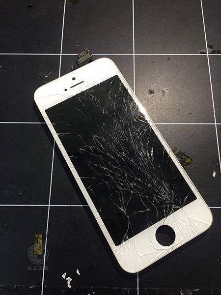 IPHONE5 面板破的很均勻(1).jpg IPHONE5 面板破的很均勻(1).jpg