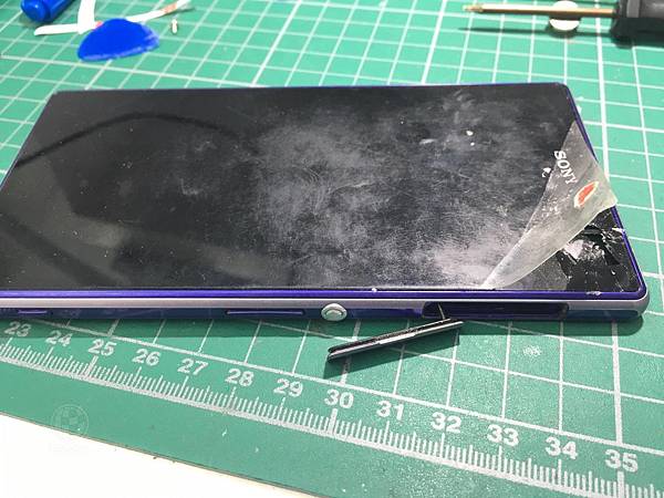 SONY Z1面板破裂.jpg SONY Z1面板破裂.jpg