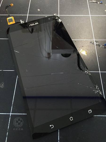Zenfone ZE601KL被甩了.jpg Zenfone ZE601KL被甩了.jpg