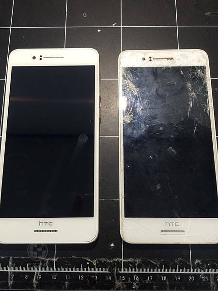 HTC 728摔得好慘.jpg HTC 728摔得好慘.jpg