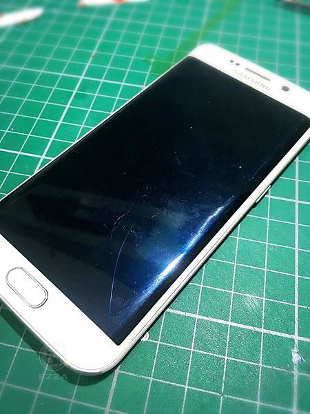 S6 Edge面板破裂.jpg S6 Edge面板破裂.jpg