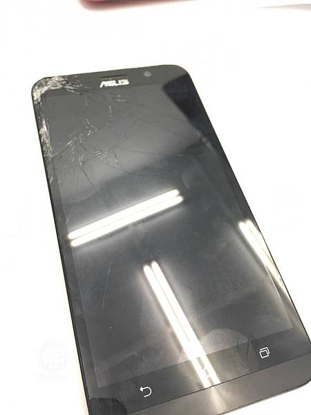 Z00AD面板破裂.jpg
