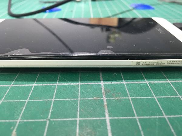 M7電池膨脹.jpg M7電池膨脹.jpg