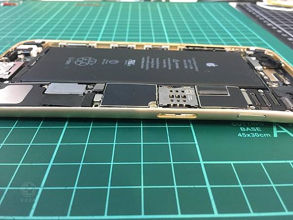 IPHONE6+ 背蓋變形.jpg IPHONE6+ 背蓋變形.jpg
