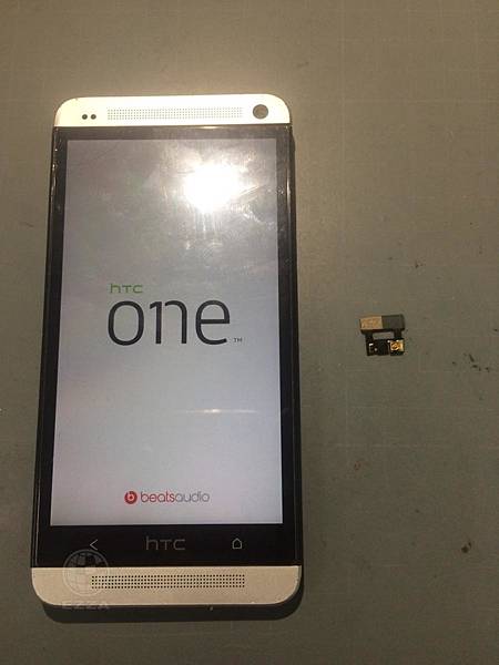 HTC M7不停重複開關機.jpg HTC M7不停重複開關機.jpg