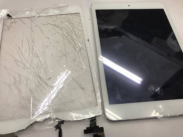 IPAD MINI2面板破裂.jpg IPAD MINI2面板破裂.jpg
