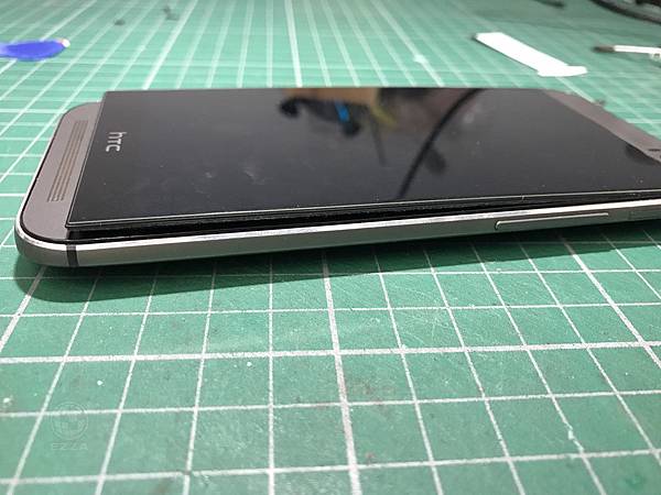M8電池膨脹(2).jpg M8電池膨脹(2).jpg