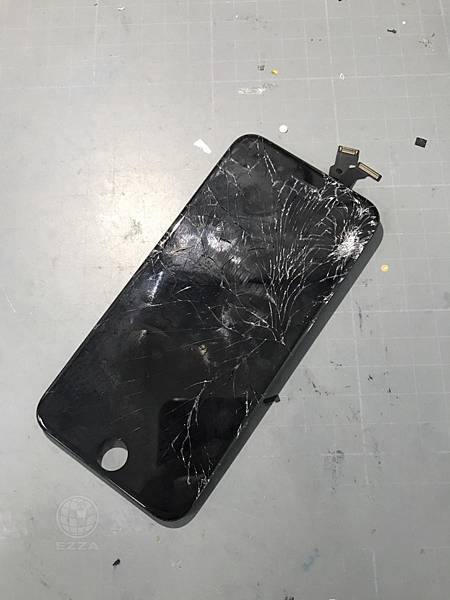 IPHONE6面板慘破不堪.jpg IPHONE6面板慘破不堪.jpg