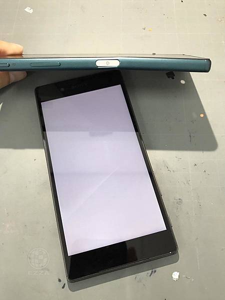 SONY Z5邊框彎曲.jpg SONY Z5邊框彎曲.jpg