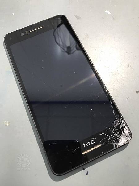 HTC 728重摔在地.jpg HTC 728重摔在地.jpg