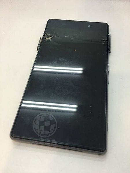 Z1面板破.jpg Z1面板破.jpg