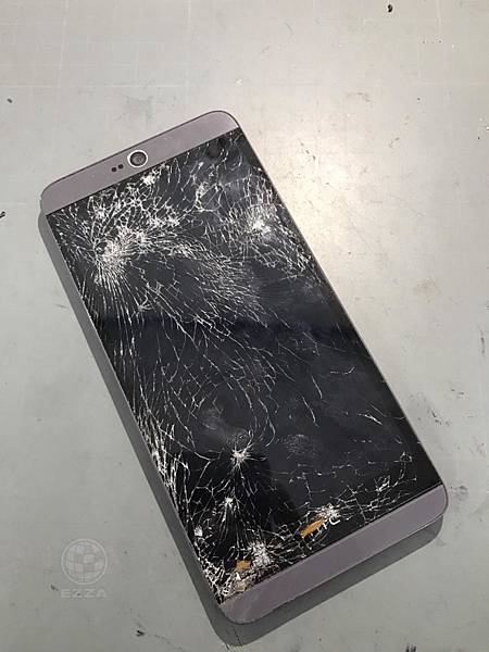 HTC 826面板毀容.jpg HTC 826面板毀容.jpg