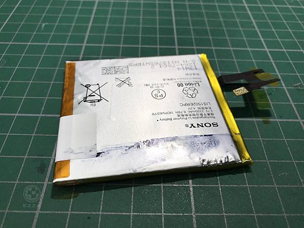 SONY Z電池膨脹.jpg SONY Z電池膨脹.jpg