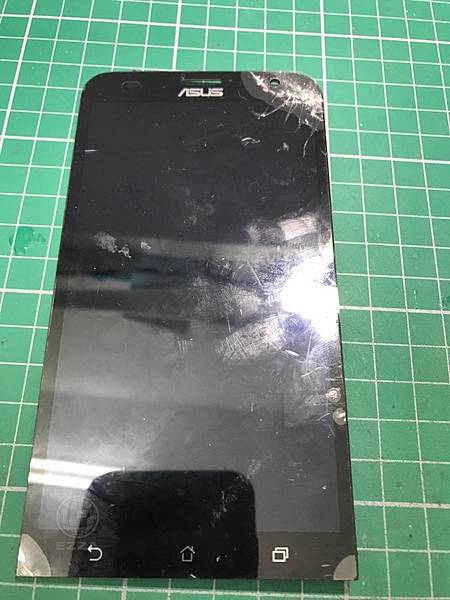 Z00LD面板破裂.jpg Z00LD面板破裂.jpg
