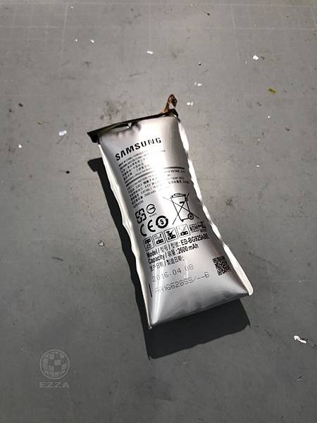 三星 S6 電池快撐破了.jpg