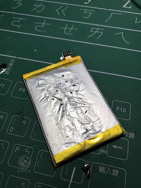 Zenfone2電池膨脹.jpg Zenfone2電池膨脹.jpg