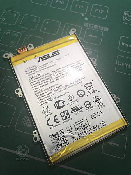 ZENFONE5更換電池.jpg ZENFONE5更換電池.jpg