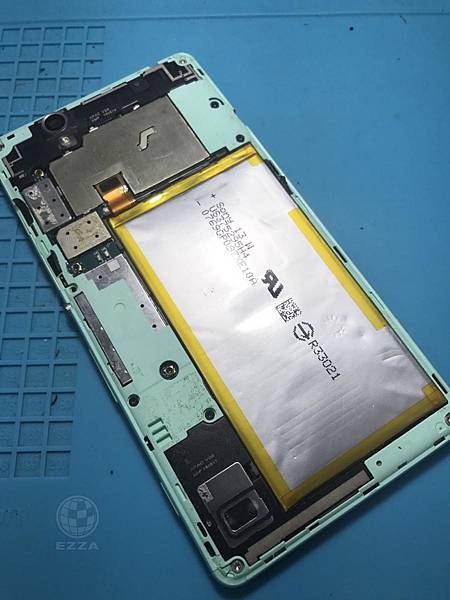 SONY C4電池膨脹.jpg SONY C4電池膨脹.jpg