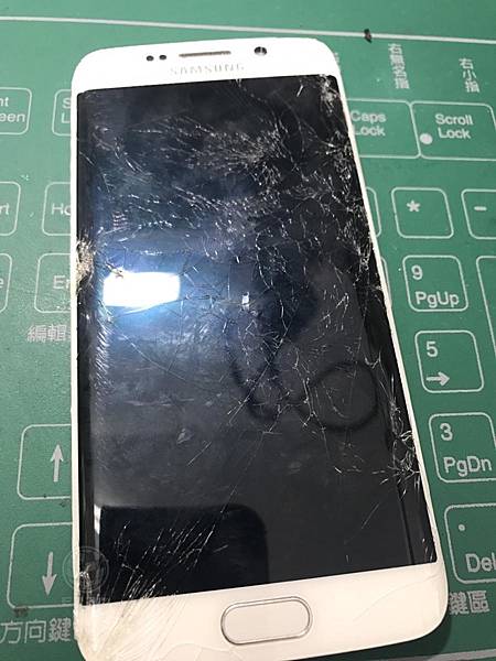 S6 EDGE 面板破裂.jpg S6 EDGE 面板破裂.jpg