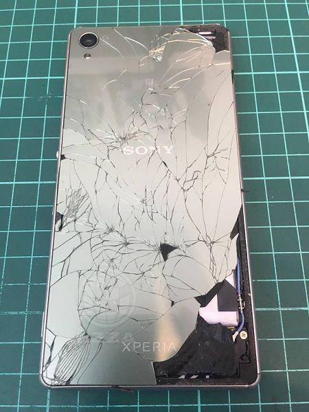 Z3背蓋破.jpg Z3背蓋破.jpg