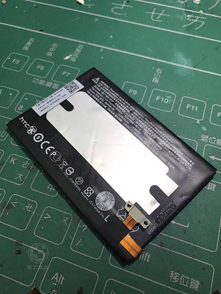 M8更換電池(5).jpg M8更換電池(5).jpg