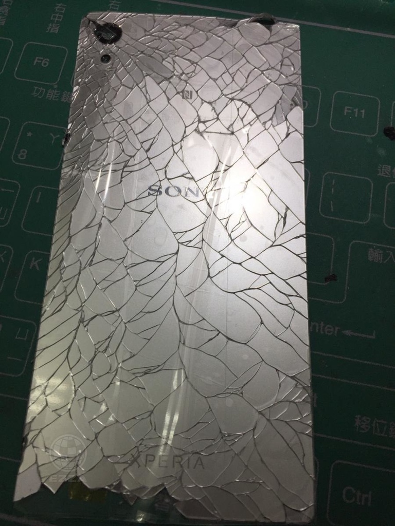 Z5背蓋破裂(3).jpg Z5背蓋破裂(3).jpg
