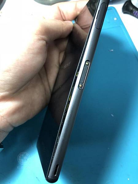 HTC E8電池更換.jpg HTC E8電池更換.jpg