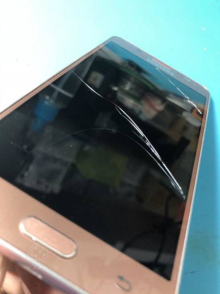 SONY Z5P面板毀啦.jpg SONY Z5P面板毀啦.jpg