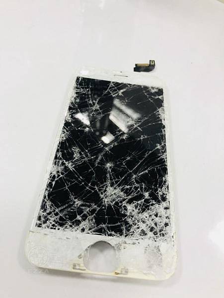 IPHONE6S被車輾過.jpg IPHONE6S被車輾過.jpg
