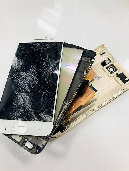 SONY XZ面板破裂.jpg SONY XZ面板破裂.jpg