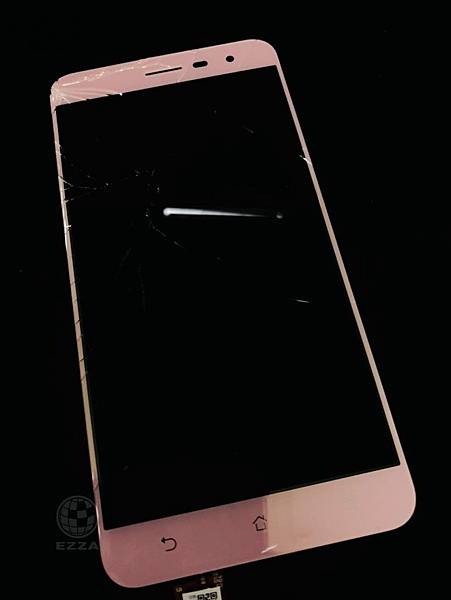 ZneFone3面板破裂.jpg ZneFone3面板破裂.jpg