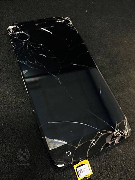 ASUS ZenFone 3面板破裂.jpg ASUS ZenFone 3面板破裂.jpg