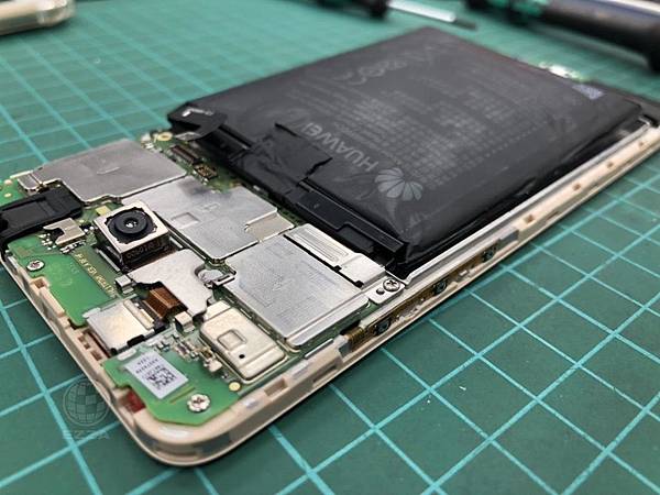 三星J7 pro電池膨脹.jpg 三星J7 pro電池膨脹.jpg