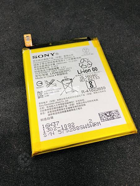 ZenFone 4 ZE554KL面板破裂.jpg ZenFone 4 ZE554KL面板破裂.jpg