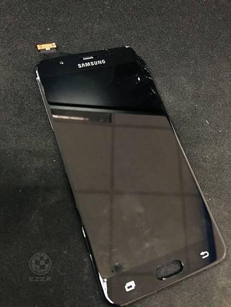 ZenFone 4 ZE554KL面板破裂.jpg ZenFone 4 ZE554KL面板破裂.jpg