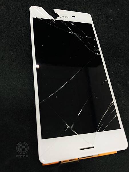 ZenFone 4 ZE554KL面板破裂.jpg ZenFone 4 ZE554KL面板破裂.jpg