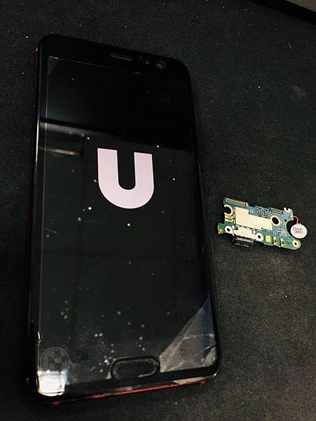 ZenFone 4 ZE554KL面板破裂.jpg ZenFone 4 ZE554KL面板破裂.jpg
