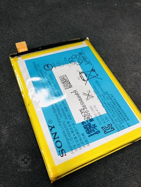 ZenFone 4 ZE554KL面板破裂.jpg ZenFone 4 ZE554KL面板破裂.jpg