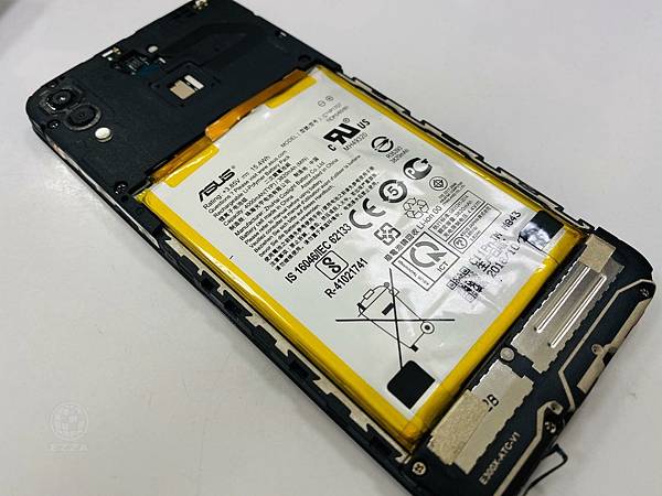 ZenFone Max電池膨脹.jpg