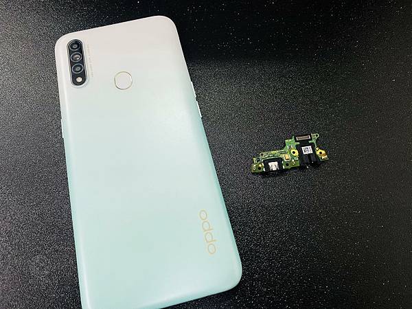 OPPO A31無法充電.jpg