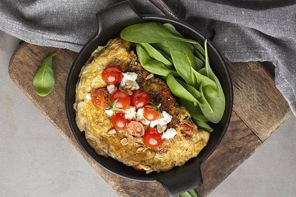 omelette-with-cheese-tomatoes-cutting-board_23-2148698680
